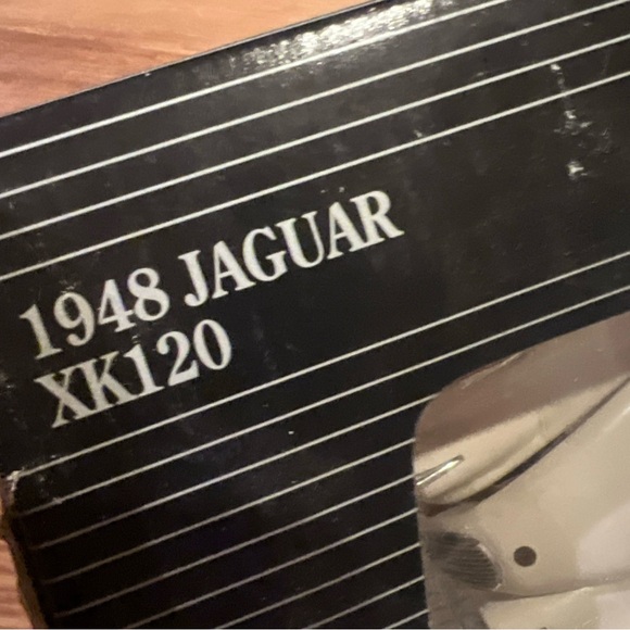 1/18 Ertl European Classics White 1948 Jaguar XK120 - Picture 6 of 13